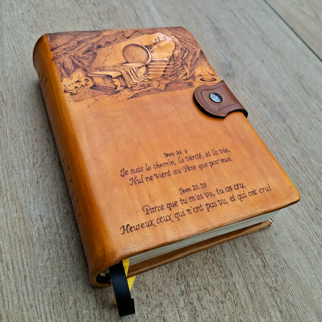 Création cuir artisanal - COUVRE-LIVRE : AUBE
