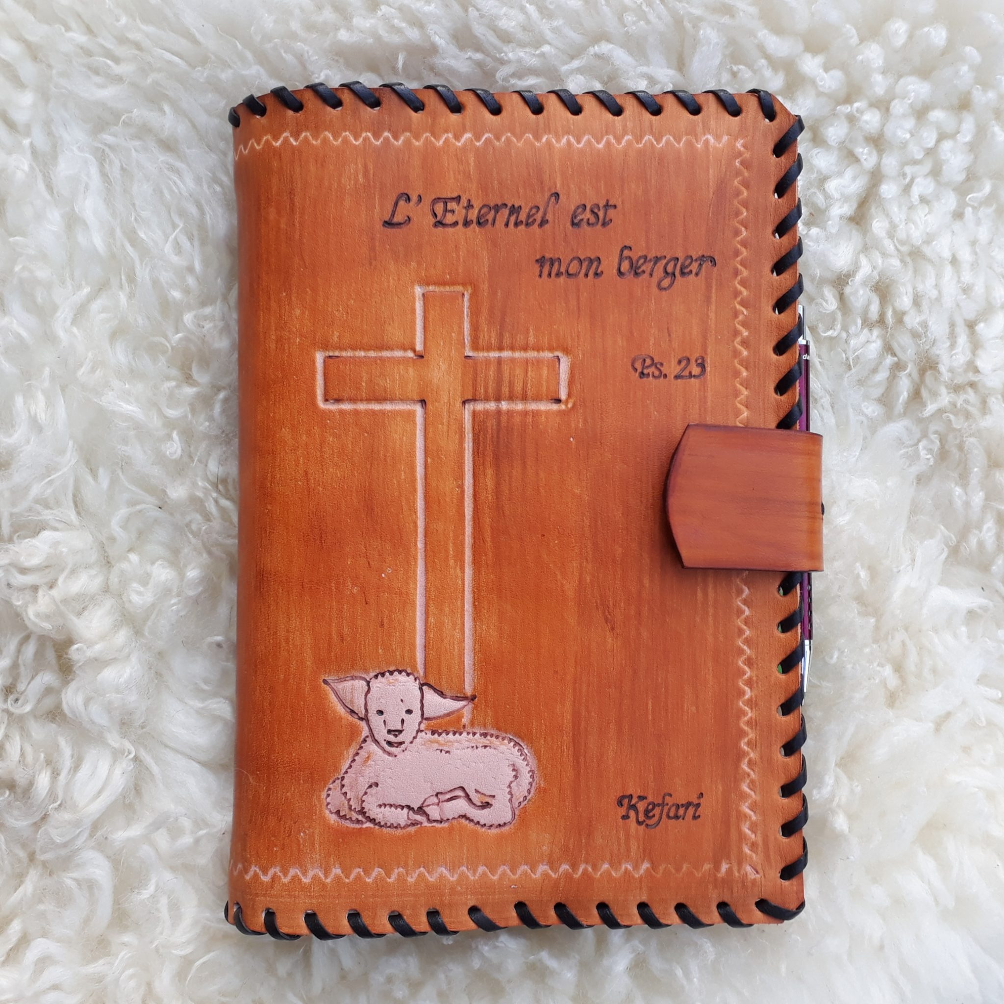 Création cuir artisanal - COUVRE-LIVRE : BREBIS