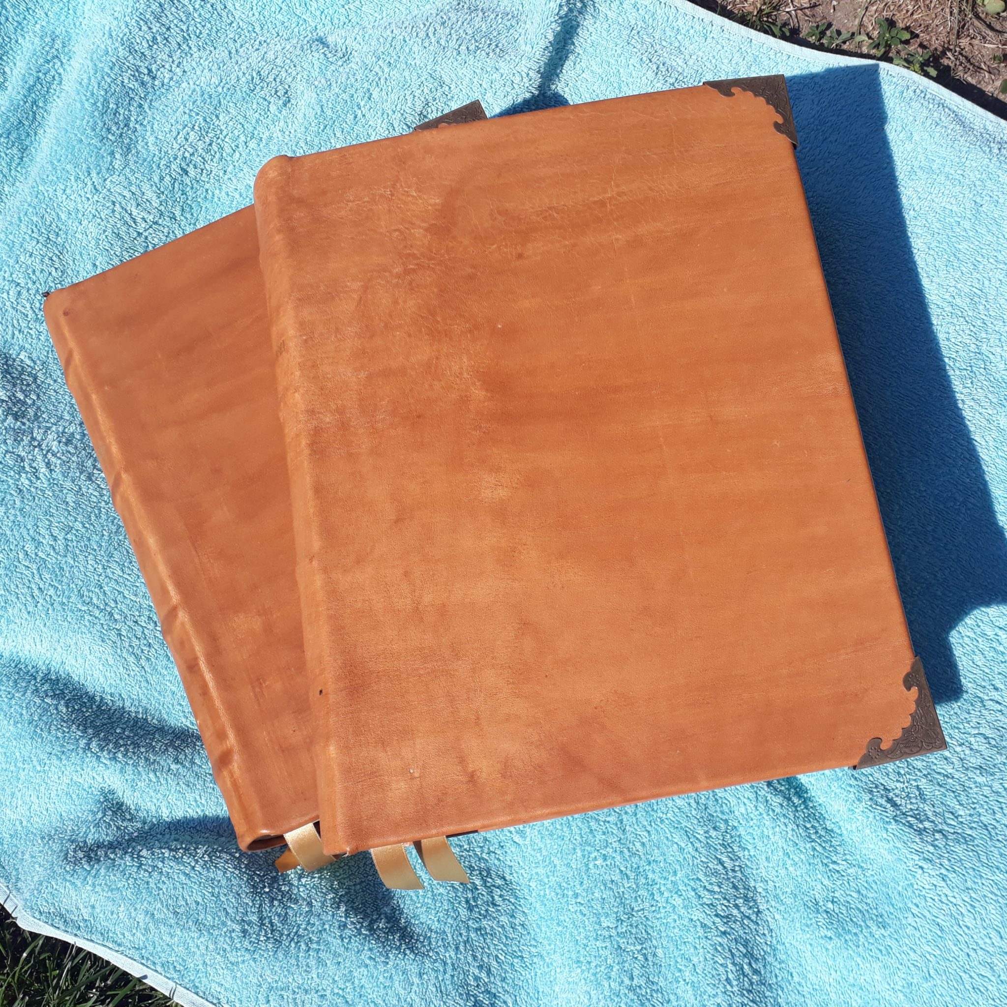 Création cuir artisanal - COUVRE-LIVRE : DICO