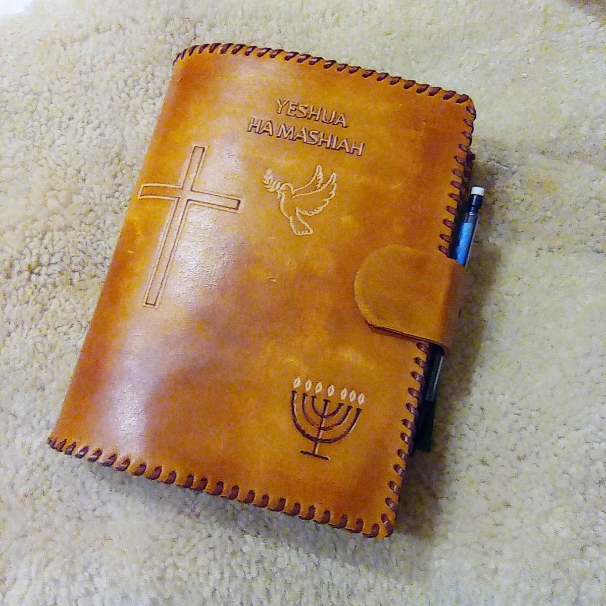 Création cuir artisanal - COUVRE-LIVRE : MASHIAH